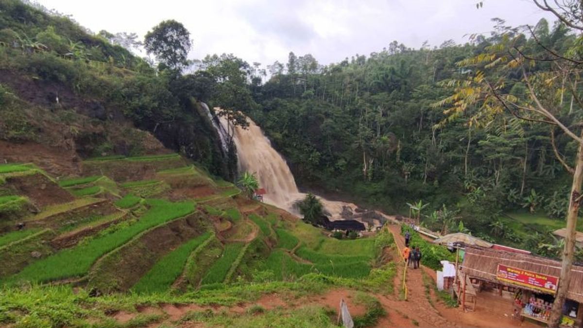 经过Cianjur，Disparpora建议旅行者在旅游景点休息