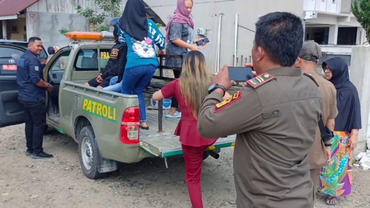 4 Wanita Muda Digiring Satpol PP Mukomuko Usai Buka Praktik Prostitusi di Rumah Kontrakan 