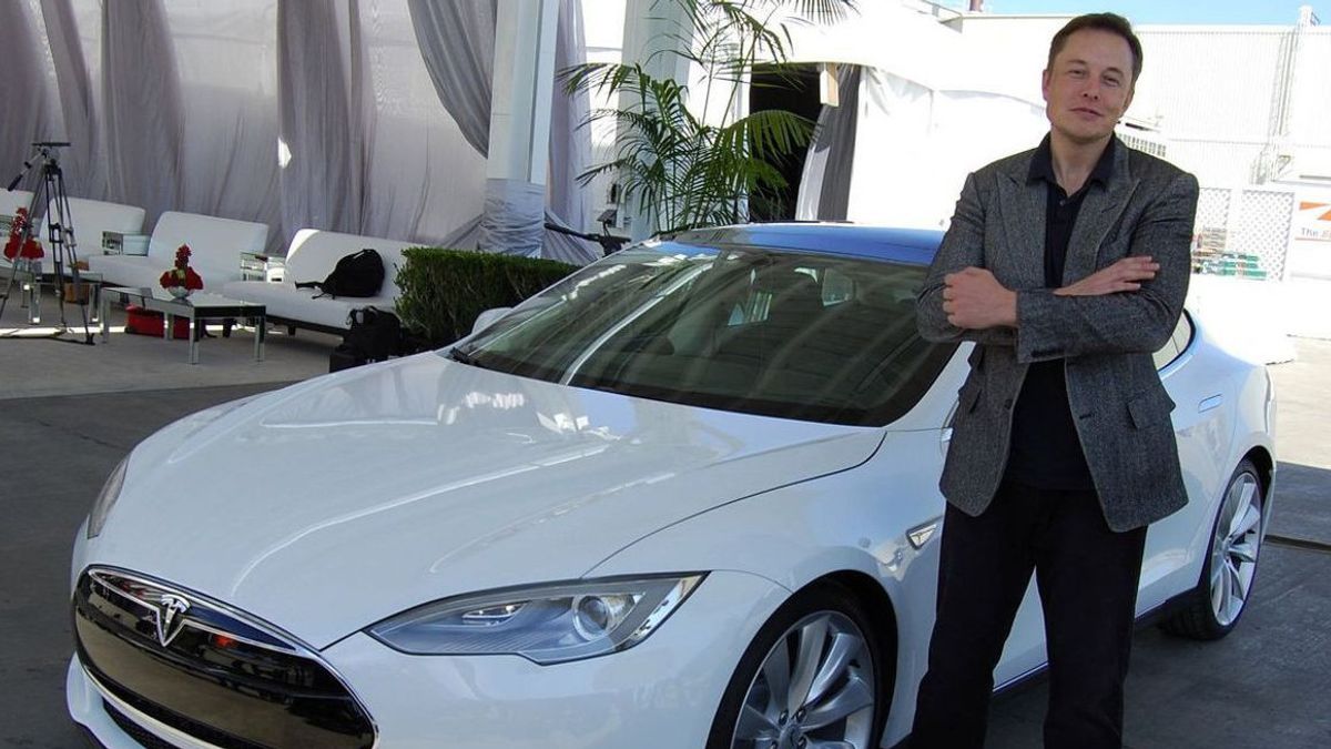 Beli Mobil Tesla Pakai Bitcoin, Bisa!