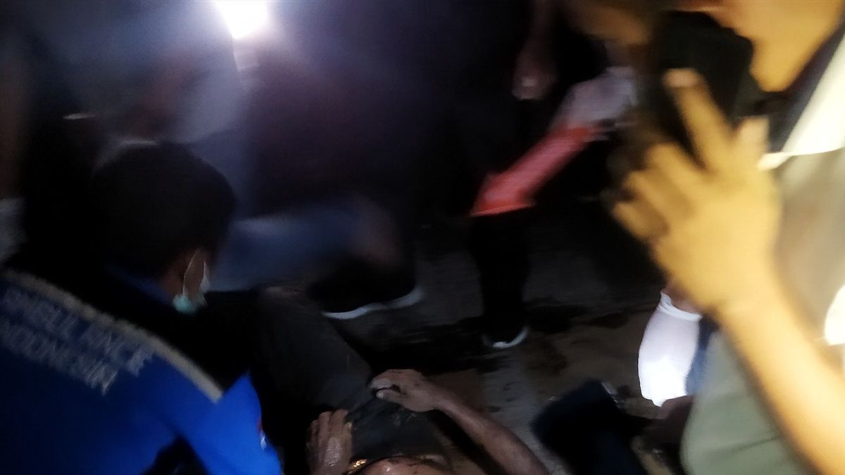 Blood Spots Come Out Of The Body Of A Man's Body Found In Front Of The Pulogadung Area Factory