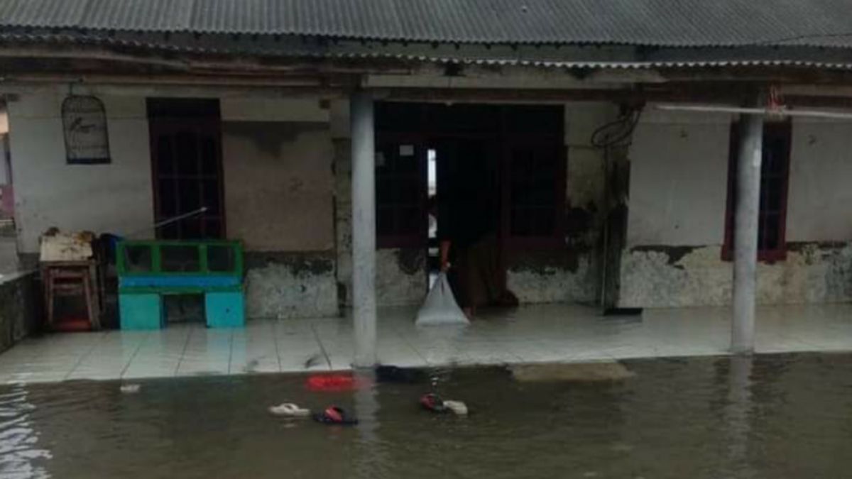 مئات المنازل على الساحل الشمالي من كاراوانغ ضرب روب