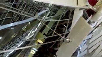 M 5.8 زلزال ماموجو يسبب أضرارا في المبنى