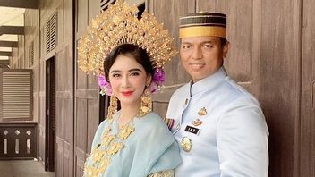 Makin Romantis Setelah Dikaruniai Anak Kedua, Ini 6 Potret Kebersamaan Uut Permatasari dan Sang Suami AKBP Tri Goffarudin