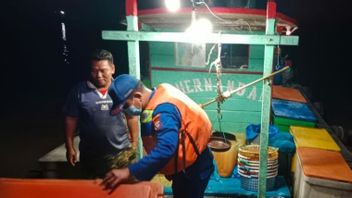 警方在丹戎巴莱苏穆特水域逮捕可疑的未命名船只