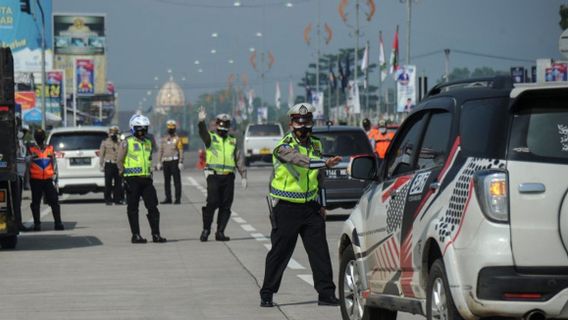 PPKM Diperpanjang Lagi, PDIP: Penanganan COVID-19 Sudah <I>On the Track</I>