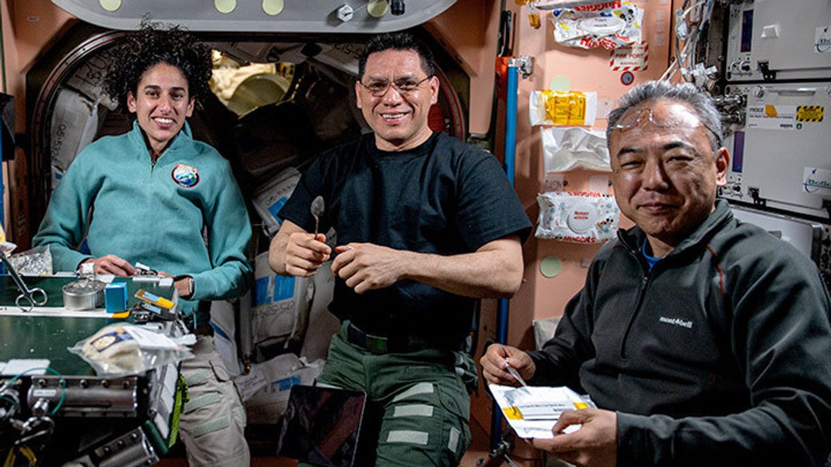 美洲宇航局宇航员打破太空中最长的纪录