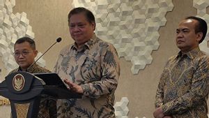 Airlangga said the weakening of the rupiah was triggered by global and seasonal factors.