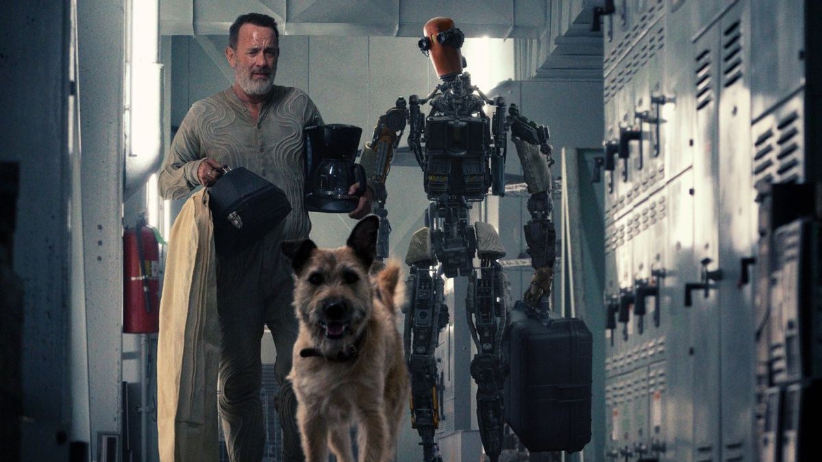 Tom Hanks Membuat Robot dalam Trailer Film <i>Finch</i>