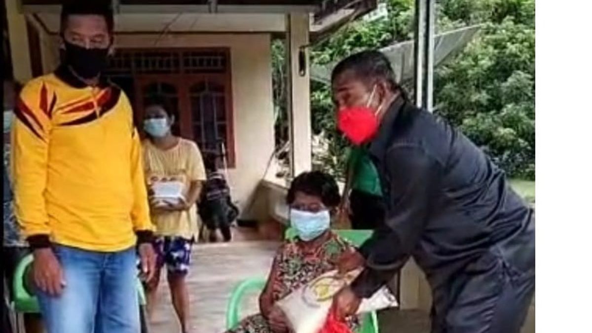 Ketua DPRD Bangka Salurkan Ratusan Paket Sembako Langsung ke Rumah Warga