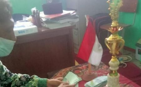 Pengusaha Surabaya Jadi Orang Tua Asuh Anak Tertahan Ijazah di Sekolah