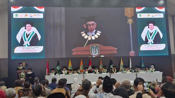 يحصل على لقب أستاذ فخري من جامعة ناسيونال، فالديزون أوراسي 