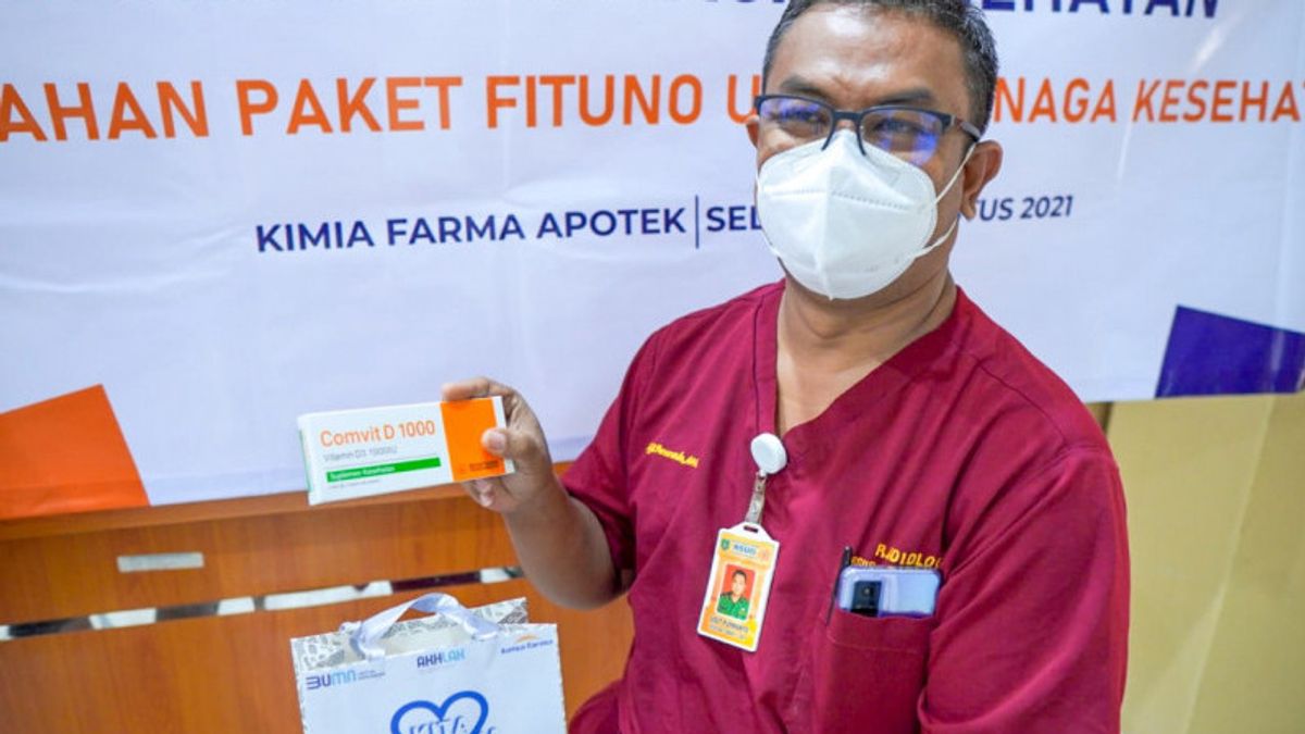 Good News For Healthcare Workers In Cirebon And Indramayu, Kimia Farma Distributes 15,900 Supplements And Vitamin Packages