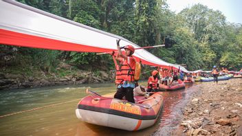 Pertamina Patra Niaga Cleans Ciliwung River And Spreads 79 Meters Of Flags