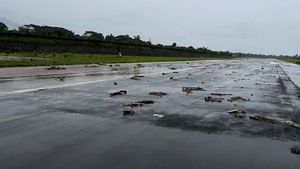 Runway Banjir, Bandara Oesman Sidik Halsel Ditutup Sampai Besok