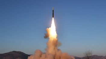 北朝鮮は、米国と日本と韓国の合同軍事演習の叱責の後、2発の弾道ミサイルを発射