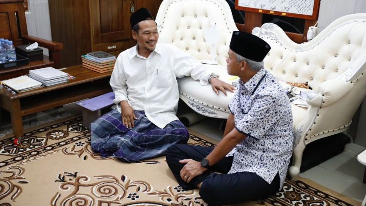 Ganjar Pranowo Belajar Kelola Permasalahan dengan Gus Baha