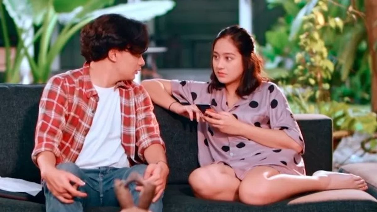 Info Seleb: Salshabilla Adriani & Yusuf Mahardika Buat Film Pendek "Tak Lagi Sama"