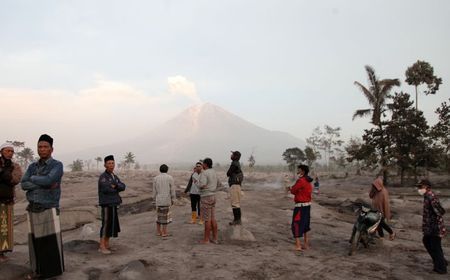 Awas Warga Gunung Semeru, Abu Vulkanik yang Bercampur dengan Hujan Licin!