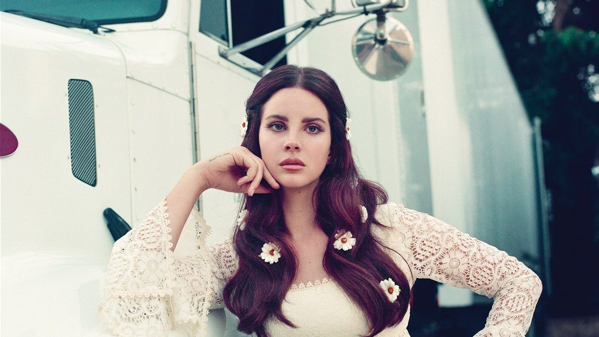 拉娜·德尔·雷（Lana Del Rey）发行有声读物专辑《草丛中的暴力弯曲》
