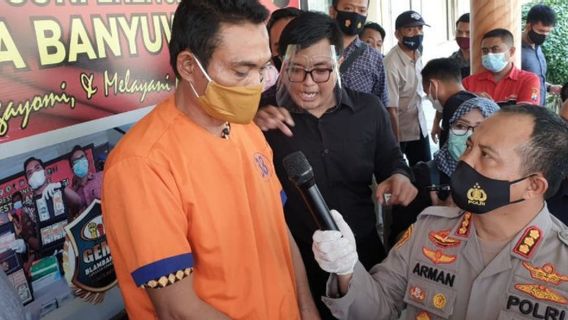 Warga Banyuwangi Tebas Istri Pakai Parang Karena Ketauan Dipijit Pria Lain