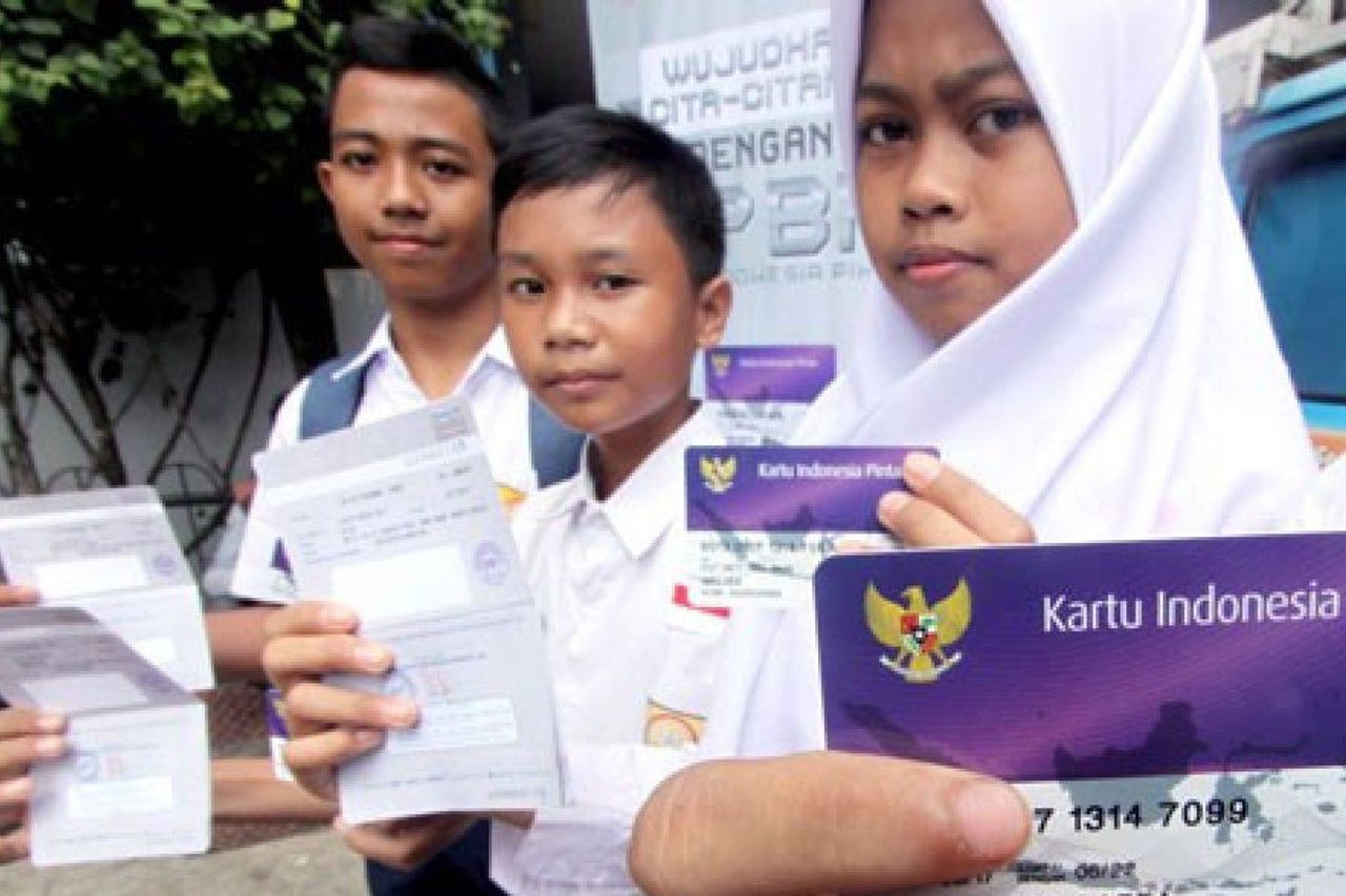 President Jokowi Urges School Children Not To Waste Using KIP In Today's Memory, January 8, 2017