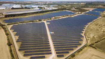 JLR在其总部开设了巨型太阳能田地,相当于36个球场!