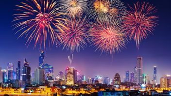 5 Tourists In Jakarta During Nataru Holidays To Celebrate Fireworks And Exciting Moments