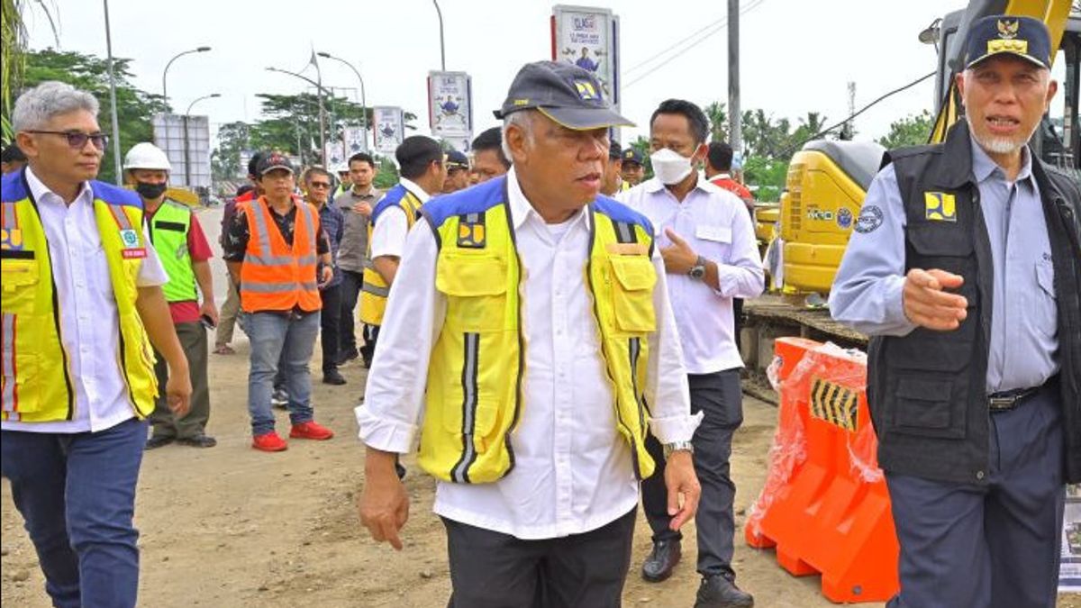 Menteri PUPR Basuki Curiga Penebangan Liar Jadi Penyebab Banjir di Sumatera Barat