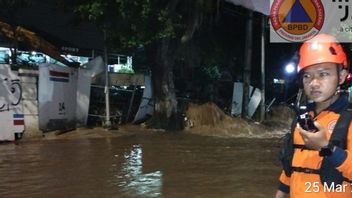 カリ・チリウン・メルアップ、南ジャカルタ・ジャクティムの30 RTまで2メートルまで洪水
