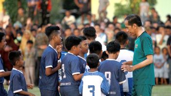 Visiting Gorontalo, President Jokowi Plays Football With SSB Children