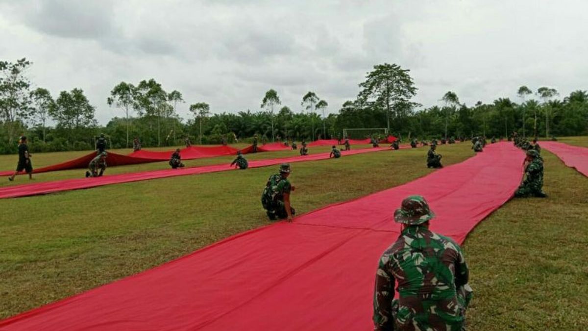 110メートルの長さのTNIジャヒット赤旗と白旗、インドネシア共和国の78周年記念式典中にIKNで飛ばされます