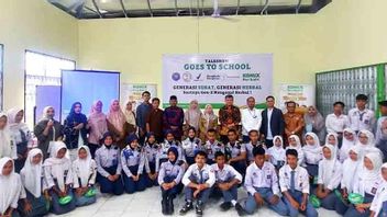 情報を飲み込むな! コミックスハーブは学校に行き、若者に薬を選ぶように勧めます