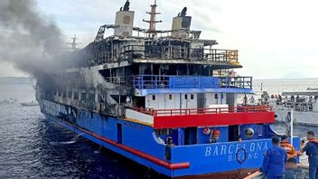 سفينة برشلونة لا تزال تنبعث من الدخان ، لم يتم العثور على 2 ركاب