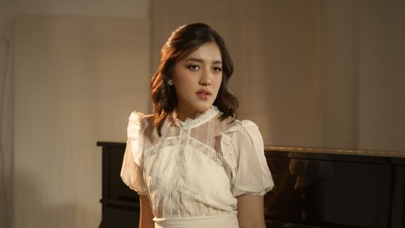 Ify Alyssa Bawa Nuansa Old School dalam Lagu <i>Tak Istimewa</i>