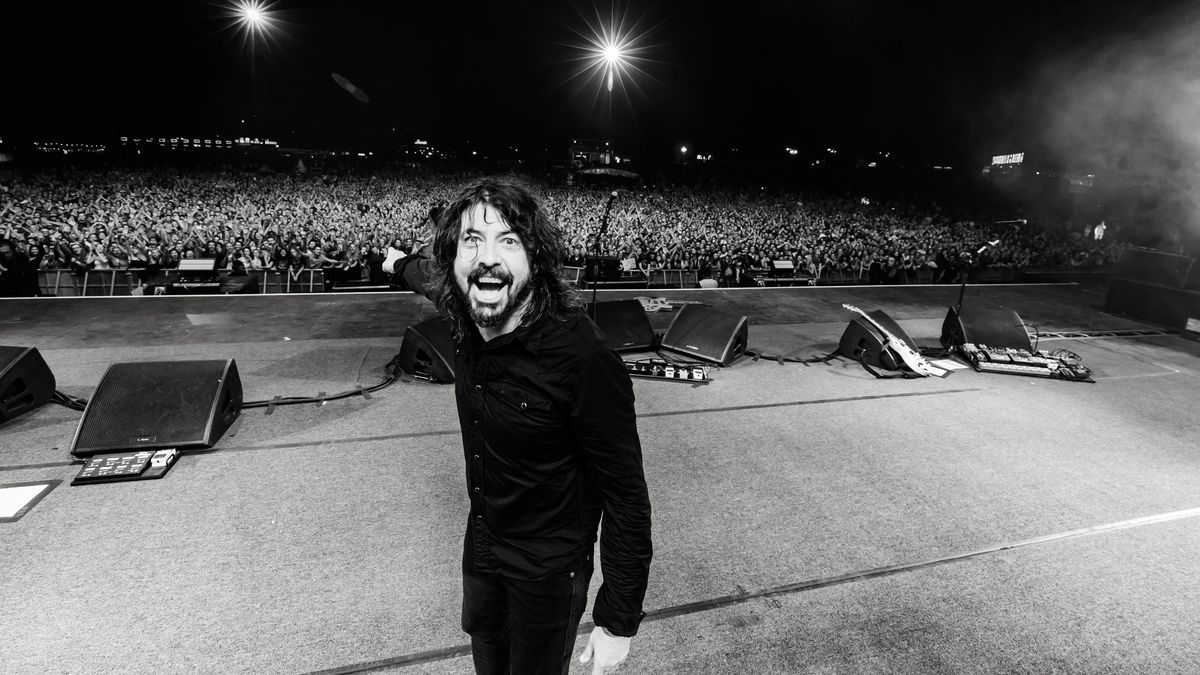 Dave Grohl Shocks Medical Energy With Everlong Song