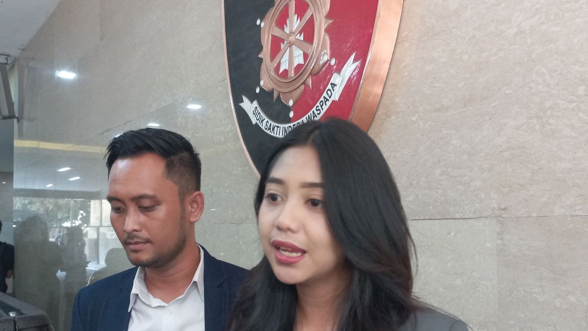 Escorting The Pornography Case Of Oklin Fia, Umi Pipik Asks The Attorney To Check The Continuation Of The Report