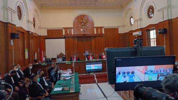    Sidang Perdana Tragedi Kanjuruhan, Eks Kabag Ops Didakwa Kelalaian Tak Cegah Tembakan Gas Air Mata