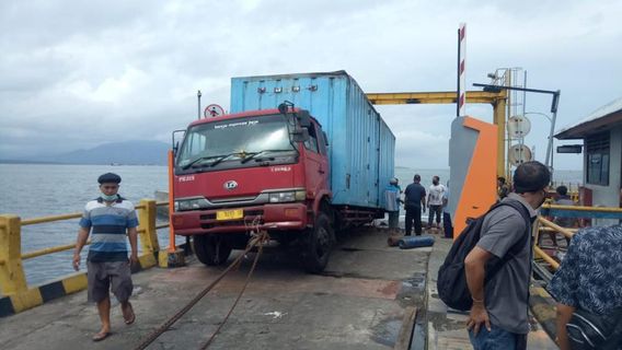 Milk Loading Truck Almost Plunge Into The Sea At Banyuwangi's Ketapang Harbor