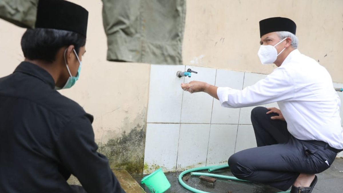 Ganjar Pranowo Gaspol Vaccines All Residents Of Central Java