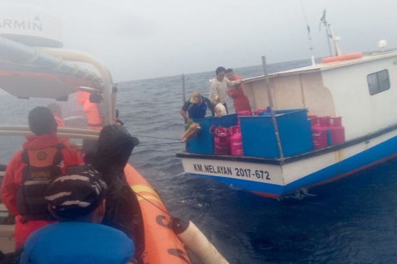 The SAR Team For The Evacuation Of Passengers Of The Engine Dead Ship In Wakatobi