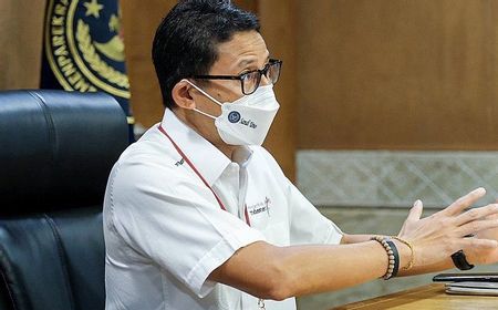 Kadin Luncurkan Bio Sneakers, Sandiaga Uno: Sepatu yang Bakal Terurai di Dalam Tanah