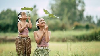 7 Songs Of Central Java Region Containing The Falsafah Of Life