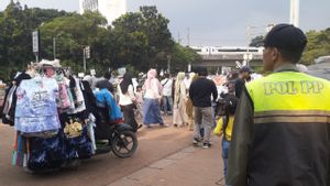 Penertiban PKL Monas Berujung Bentrokan dengan Satpol PP