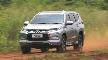 Mitsubishi Pajero Sport: एक लैडर फ़्रेम एसयूवी जो मजबूती, आराम और इंजन परफ़ॉरमेंस को प्राथमिकता देता है