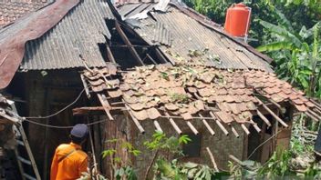 スカマクムール・ボゴールが強風に襲われ、38軒の家屋が被害を受けた