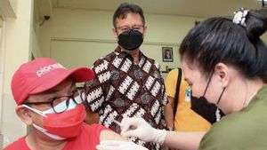 Menkes Budi Minta Kakek Safaruddin Ajak Lansia Jalani Vaksinasi: Bilang Pak Jangan Takut, Gak Berubah Jadi Zombie