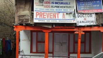History Of AIDS Day And How We Remember It In The Middle Of The COVID-19 Pandemic