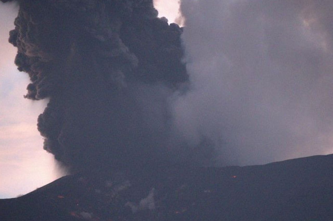 L’éruption du mont Marapi de Sumatra occidental à nouveau, Korem Wir kirja alertez les forces de réaction rapide de la catastrophe