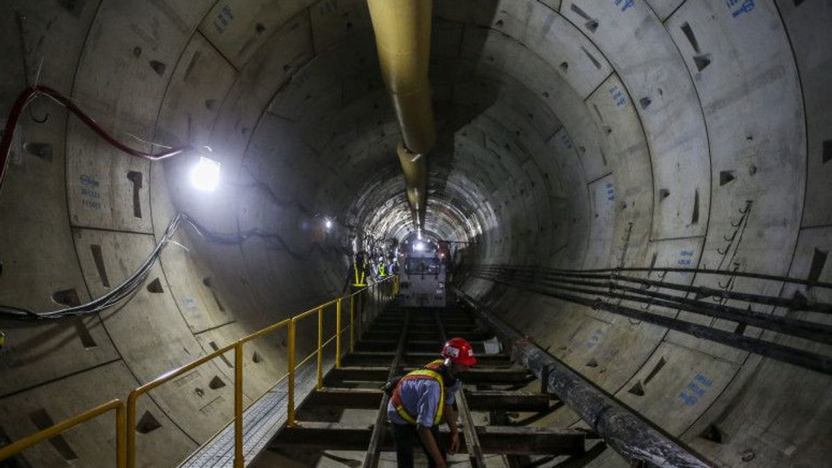 MRT Phase 2A Enters Monas Station Entrance Work