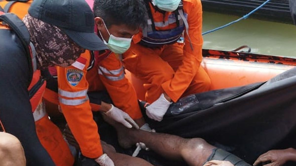 جاكرتا - تم العثور أخيرا على جثة أحد أفراد طاقم بانكوران جاكسل تطفو في مياه روسوناوا بانغكالبينانغ